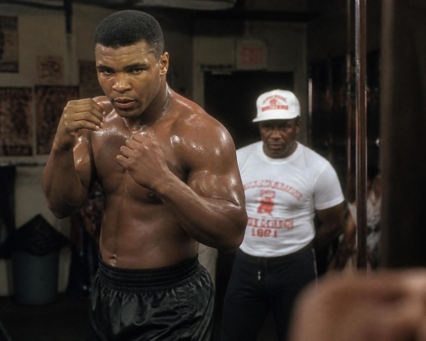 L'entraînement de Mike Tyson : la routine qui a forgé une légende 2 découvrez la routine d'entraînement intense de mike tyson, celle qui a façonné le champion légendaire de la boxe mondiale.