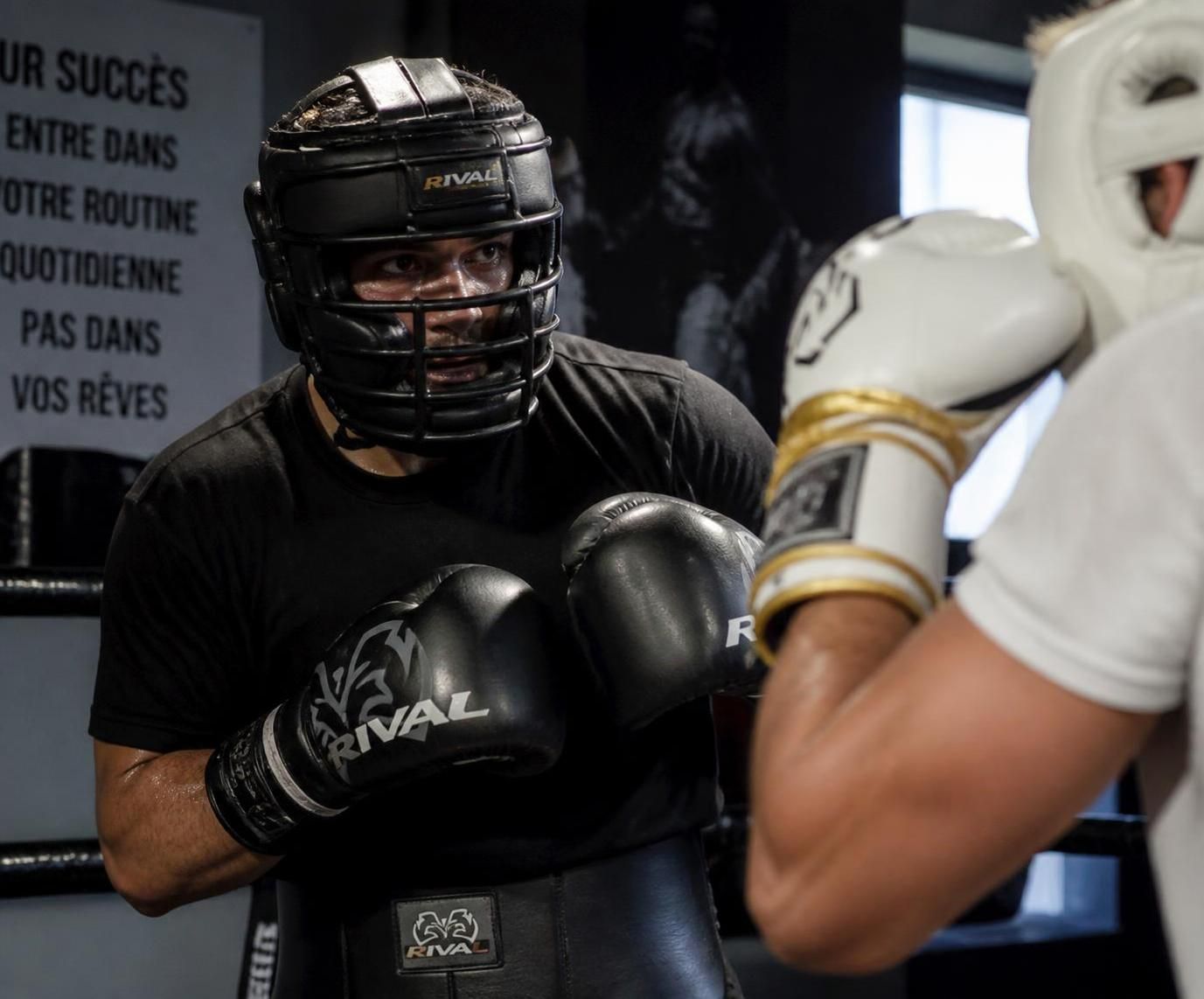 Casque de boxe avec protection du nez : utile ou gadget 2 découvrez si un casque de boxe avec protection du nez est vraiment utile ou simplement un gadget. analyse des avantages et inconvénients pour votre sécurité en boxe.