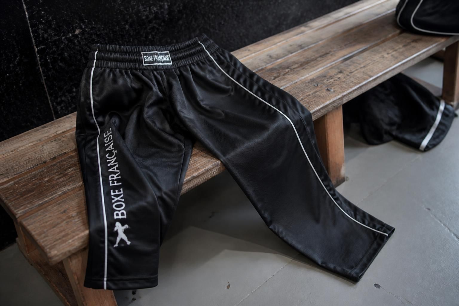Pantalon de boxe française : choisir le bon modèle sans te planter de taille 2 découvrez comment choisir le pantalon de boxe française idéal sans faire d'erreur de taille. guide pratique pour allier confort et performance lors de vos entraînements.