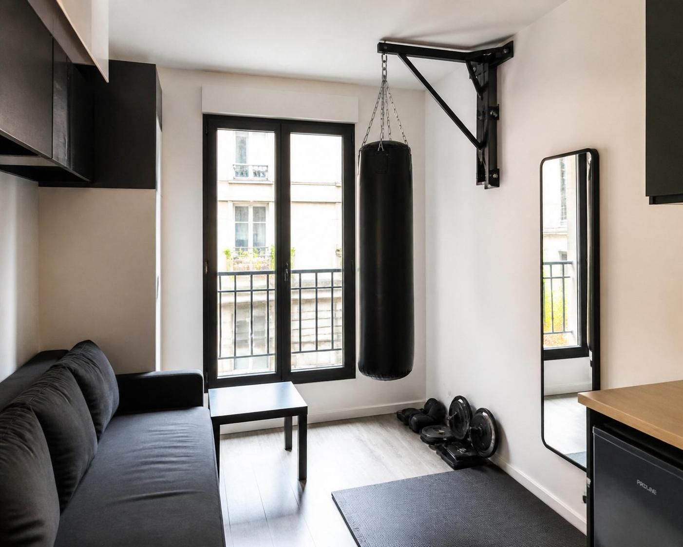 découvrez comment choisir un support de sac de frappe pliable adapté aux petits appartements, alliant gain de place et stabilité pour vos séances de boxe à domicile.