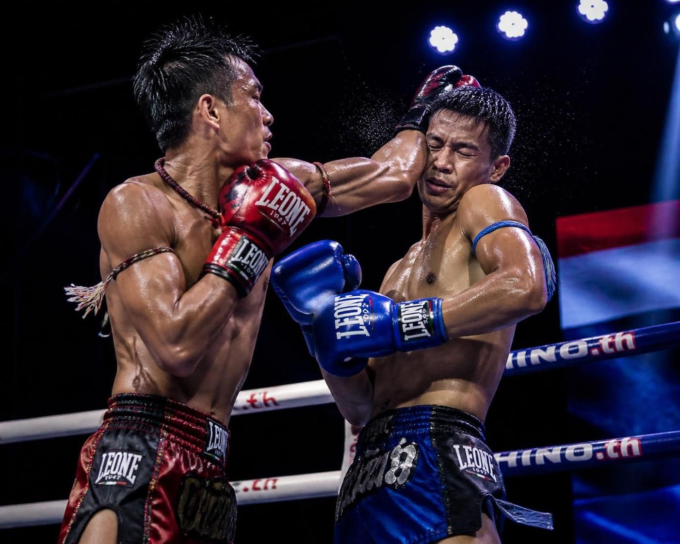 découvrez le coup de coude en muay thai, une technique puissante et interdite dans d'autres arts martiaux, qui permet d'ouvrir les arcades avec précision et efficacité.