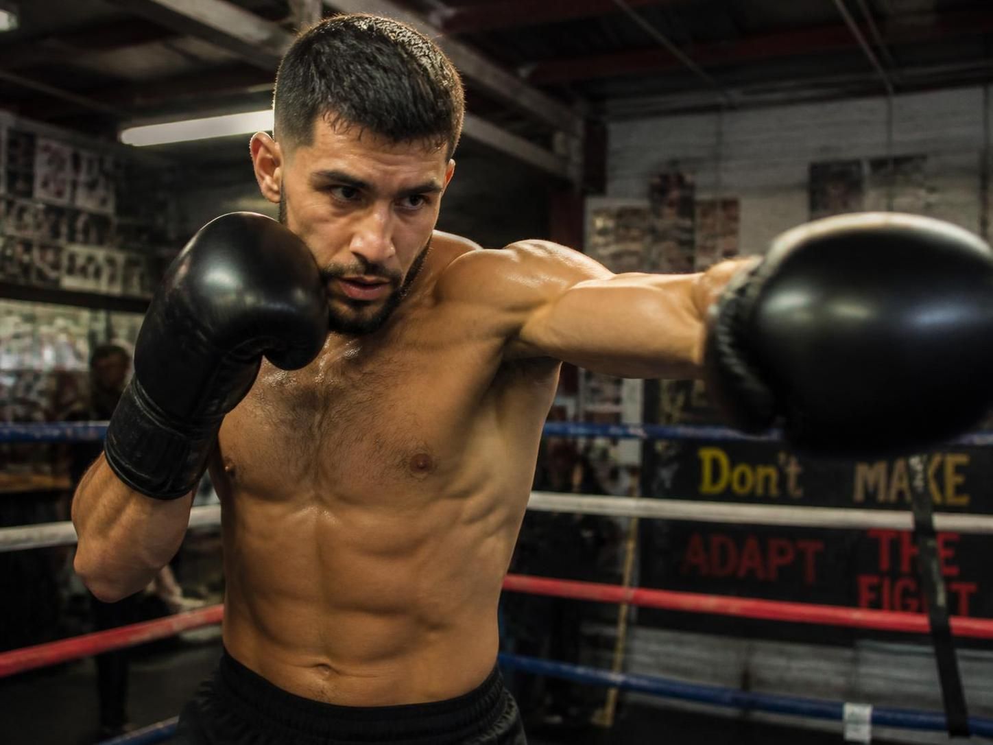 Le direct en boxe : comment le rendre sec et impossible a lire 2 découvrez comment rendre votre direct en boxe à la fois sec et illisible pour votre adversaire grâce à des techniques simples et efficaces.