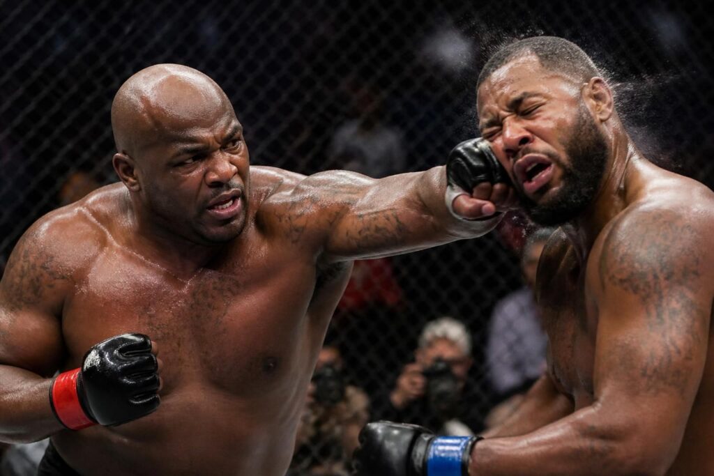 découvrez les poids lourds du mma, ces combattants puissants connus pour leurs frappes dévastatrices qui mettent fin aux combats rapidement.