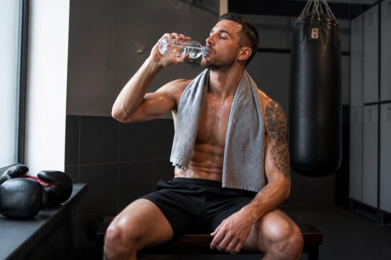 découvrez les méthodes efficaces pour récupérer rapidement après une intense séance de boxe et booster votre récupération sportive.